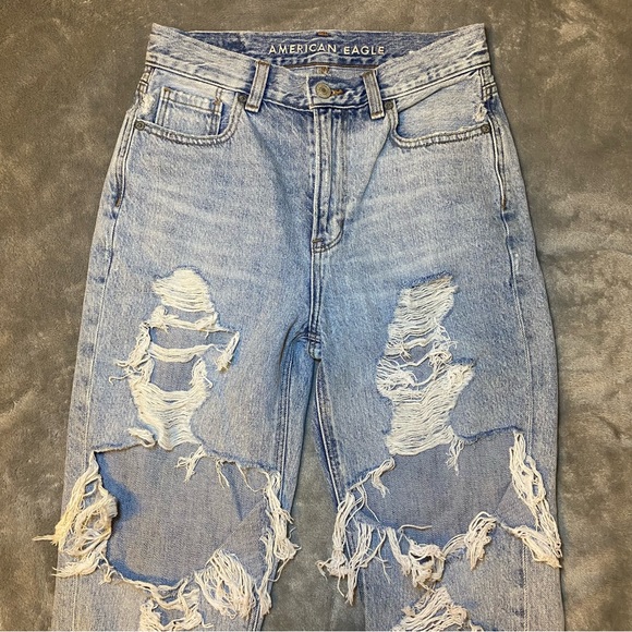 American Eagle Outfitters Ripped/Distressed Light Wash Jeans - Picture 2 of 5